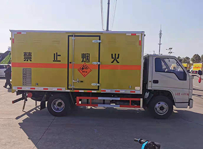 六弓乡爆破器材运输车技术升级与安全合规新趋势